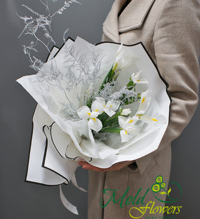 Bouquet of white irises photo 394x433